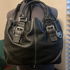 Michael Kors Blk leather purse